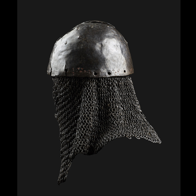 Hoch bedeutende mittelalterliche Hirnhaube und Br�nne